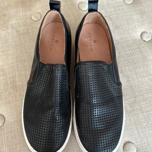 Caslon leather slip on. Excellent used condition